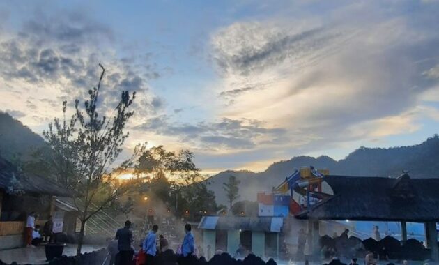 Rekomendasi Pemandian Air Panas Bandung, Bikin Rileks Jiwa Raga